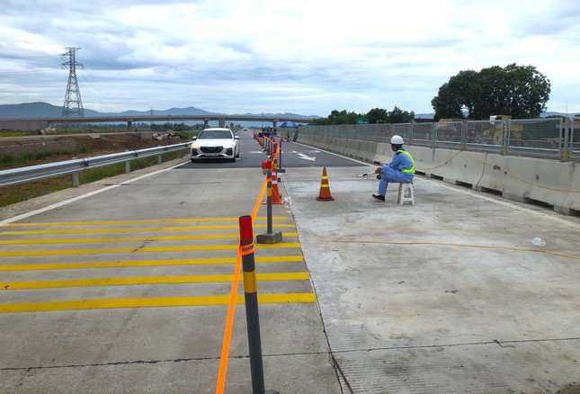 Cao tốc Diễn Châu - Bãi Vọt: Sửa chữa mặt đường bong bật, triển khai thu phí