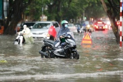 Mưa lớn bao trùm miền Bắc, cảnh báo nguy cơ lũ quét, sạt lở đất