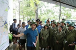 Tin tức trong ngày - Bí thư Thành ủy Hà Nội thị sát vùng rốn lũ Chương Mỹ và Quốc Oai, nơi hàng nghìn hộ dân bị ngập