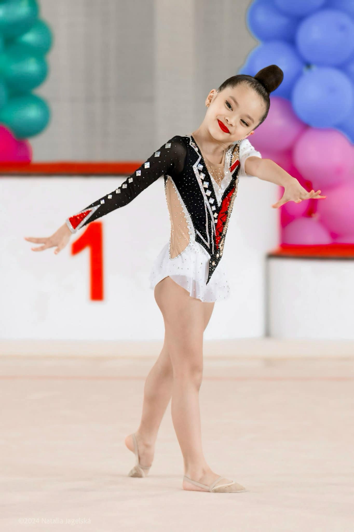 Cháu gái Xuân Bắc - Ngọc Bích Ruby: Tài năng nhí thể dục nghệ thuật - 3