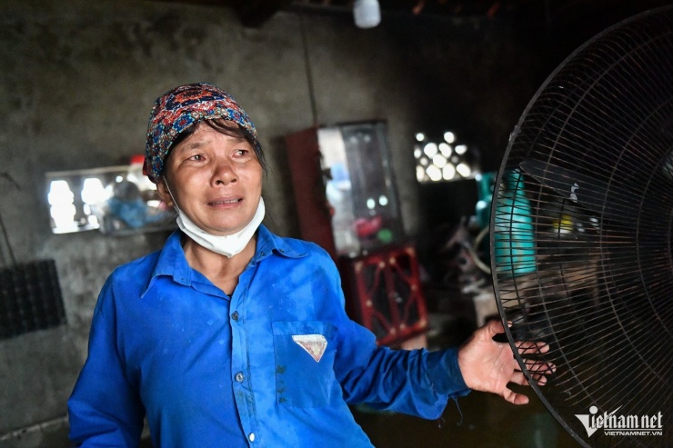 Cơn lũ nhấn chìm 'rốn lũ' ngoại thành Hà Nội, người dân chật vật trong cảnh không điện, không nước sạch