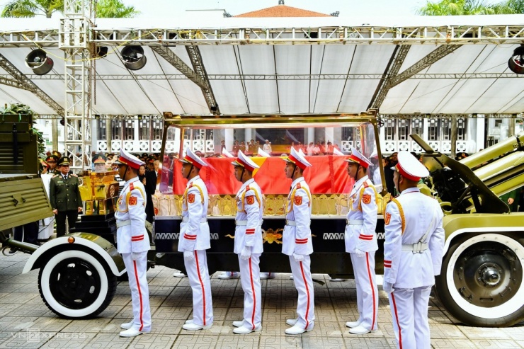 Khoảnh khắc đưa tiễn Tổng Bí thư Nguyễn Phú Trọng - 2