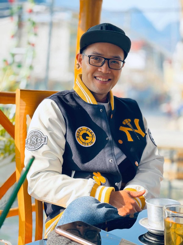 Mới đây, NSƯT Thái Sơn vào vai Thắng trong "Vui lên nào, anh em ơi", đây là vai diễn chính diện đầu tiên trong sự nghiệp phim ảnh của anh. Ngoài sự nghiệp nhiều may mắn, nam nghệ sĩ chèo còn có cuộc sống gia đình bình yên. Anh hiện có vợ và 2 con.