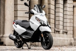 Xe ga 250cc có giá ngang xe tầm trung nhưng trang bị như xe cao cấp