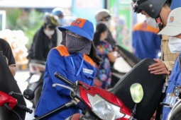 Thị trường - Tiêu dùng - Đề xuất mới: Bỏ giá trần xăng dầu, kê khai giá trực tuyến