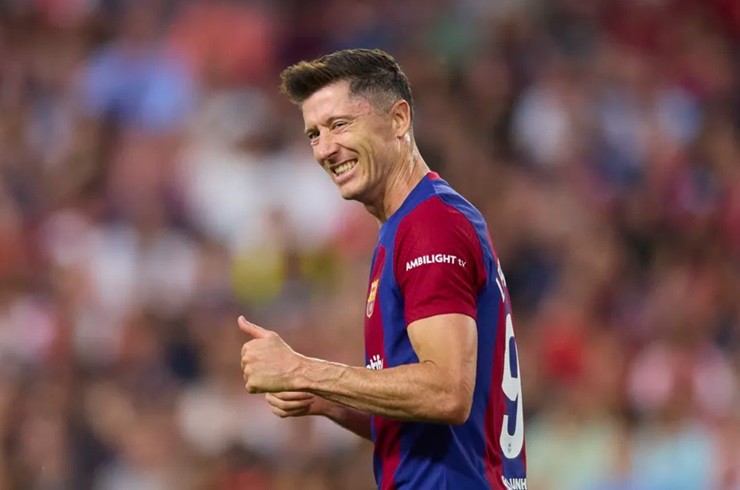 Lewandowski vẫn sẽ là tiền đạo chủ lực của Barcelona mùa tới