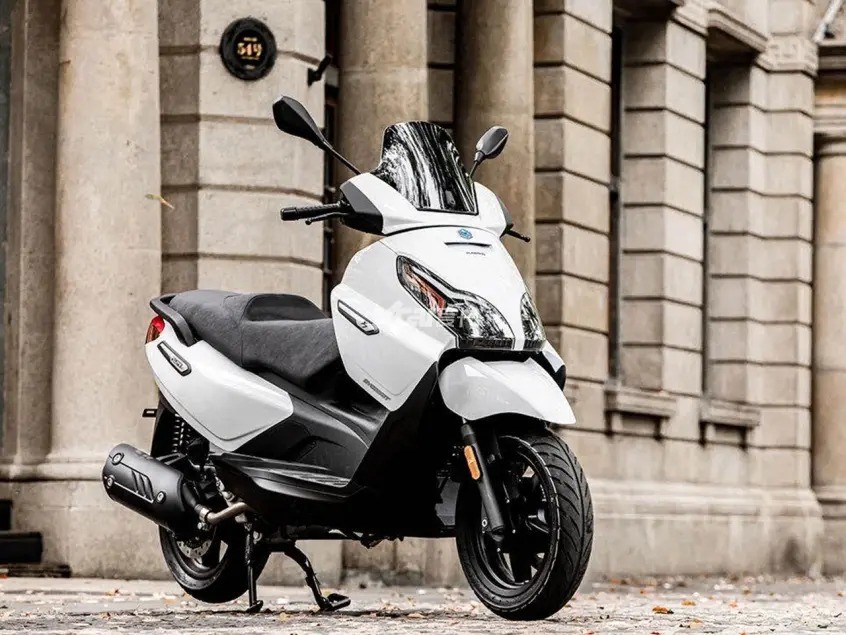 Xe ga 250cc có giá ngang xe tầm trung nhưng trang bị như xe cao cấp - 1