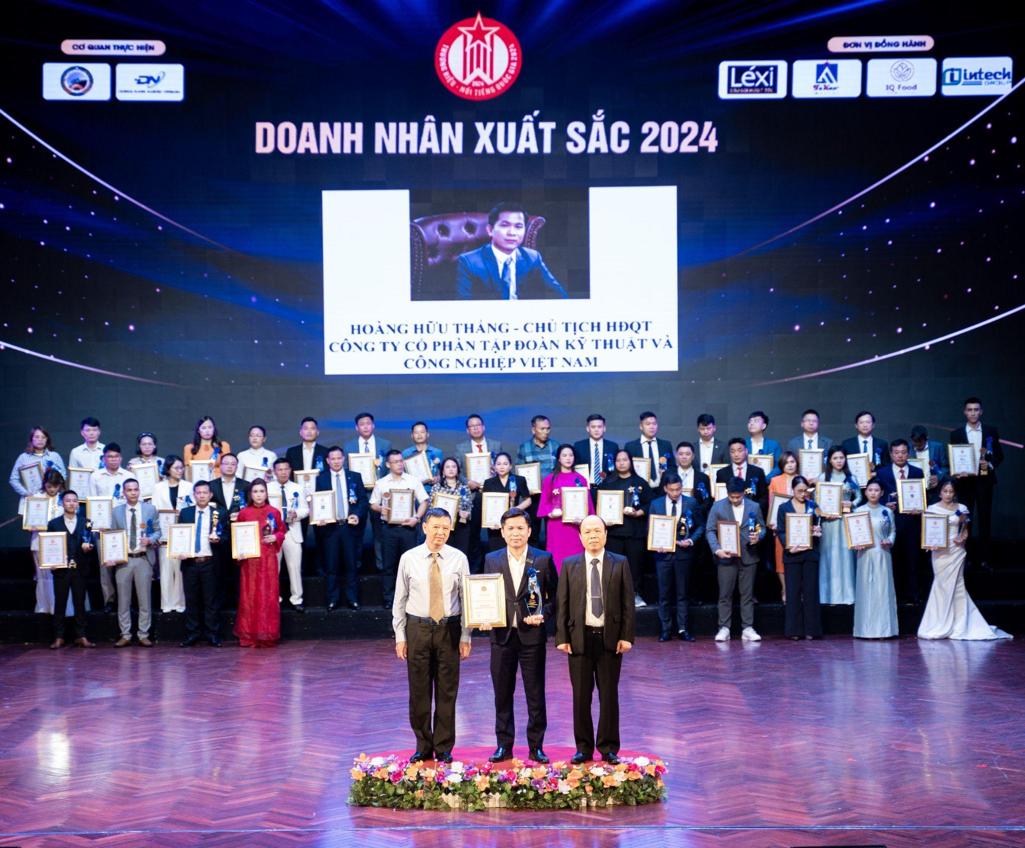 Ông Hoàng Hữu Thắng - Chủ tịch HĐQT Intech Group nhận giải thưởng Doanh nhân xuất sắc 2024