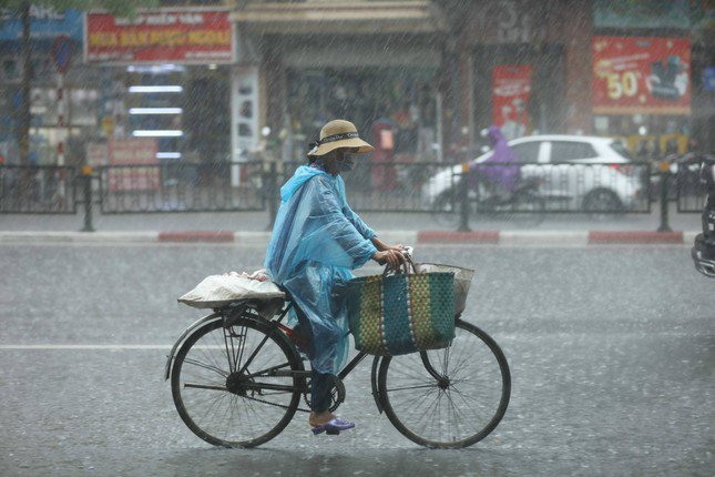 Mưa lớn kéo dài tại Bắc Bộ, nguy cơ lũ quét và sạt lở đất rất cao