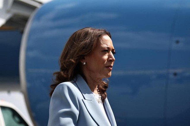 Phó Tổng thống Kamala Harris đã giành được lợi thế trước ông Donald Trump tại 4 trong số 7 bang chiến trường. Ảnh: Reuters