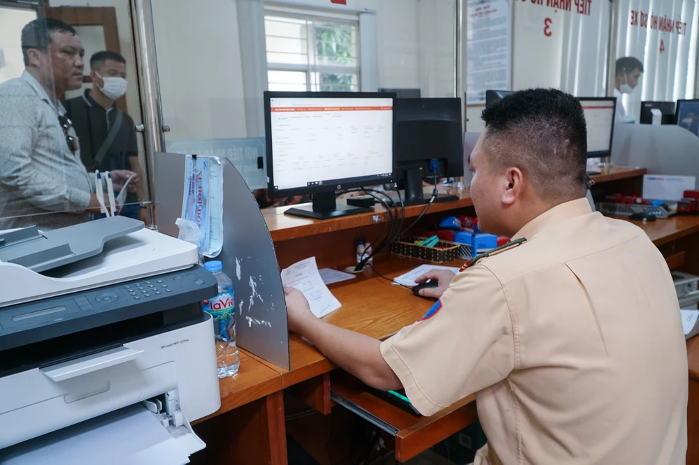 Đăng ký xe lần đầu dễ dàng hơn: Không cần đến cơ quan, bấm biển số qua ứng dụng