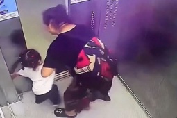 Media - Cha mẹ phản ứng cực nhanh, cứu con gái kẹt tay trong thang máy