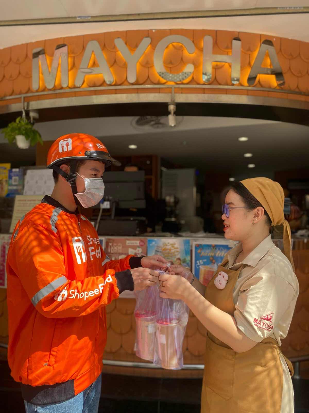 Đội ngũ tài xế ShopeeFood đóng góp phần nào vào sự phát triển thương hiệu MayCha trên kênh bán hàng online ShopeeFood.