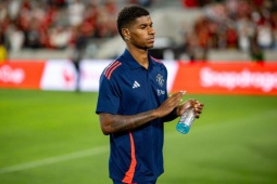 MU nguy cơ dính “bão chấn thương”: Rashford tập tễnh rời sân, dấu hỏi Antony