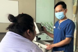 Bạn trẻ - Cuộc sống - Bỏ nghề kỹ sư, học làm y tá nhờ được vợ truyền động lực