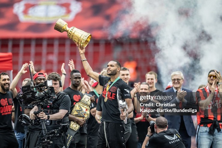 Jonathan Tah từng trải qua mùa giải 2023/24 đại thành công cùng Leverkusen