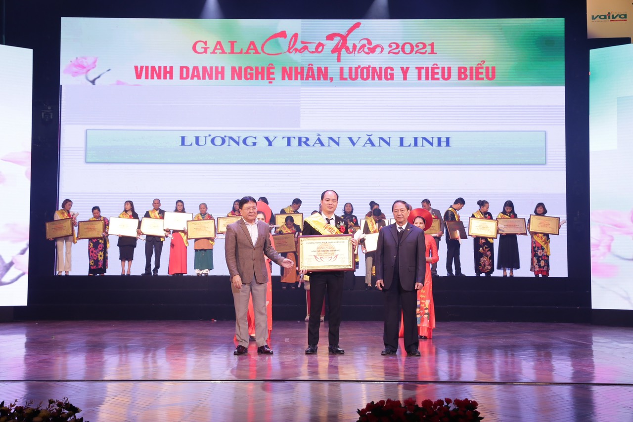 Lương y Trần Văn Linh được vinh danh lương y tiêu biểu năm 2021