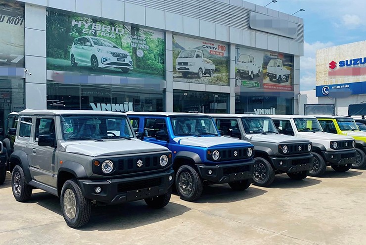 Suzuki Jimny không còn cảnh "mua bia kèm lạc" - 1