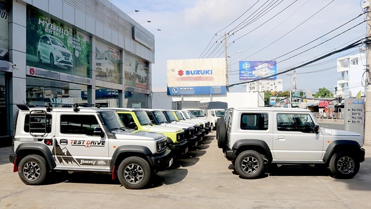 Suzuki Jimny không còn cảnh "mua bia kèm lạc" - 2