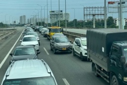 Tin tức trong ngày - Ùn ứ 10km trên cao tốc TP.HCM - Long Thành - Dầu Giây