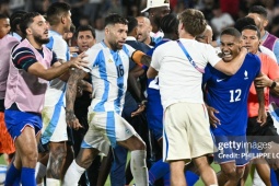 Bóng đá - Hỗn loạn trận U23 Pháp - U23 Argentina ở Olympic: 30 người lao vào &quot;ăn thua đủ&quot;