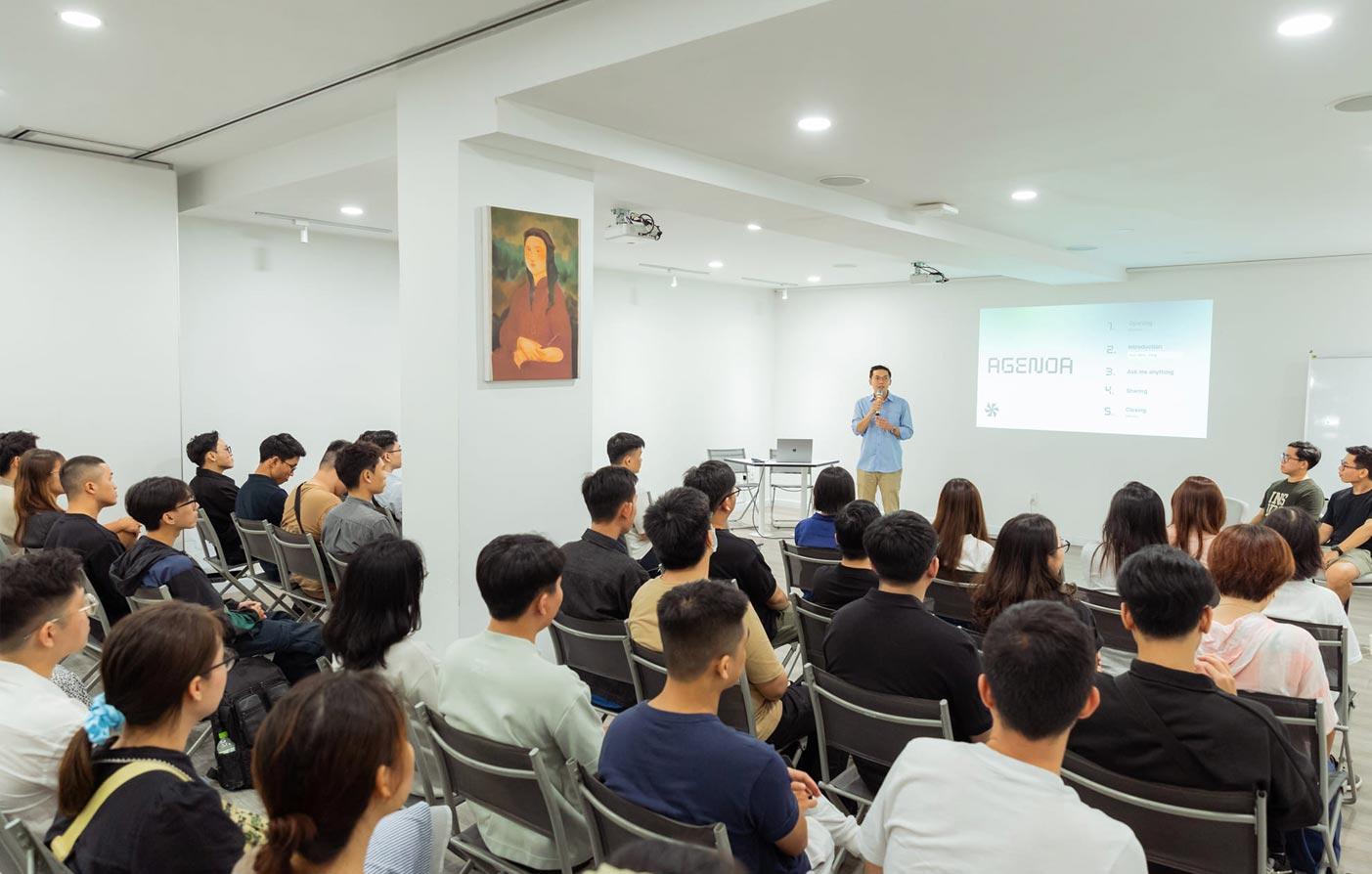 Buổi chia sẻ&nbsp;đầy tâm huyết của anh tại cộng đồng.