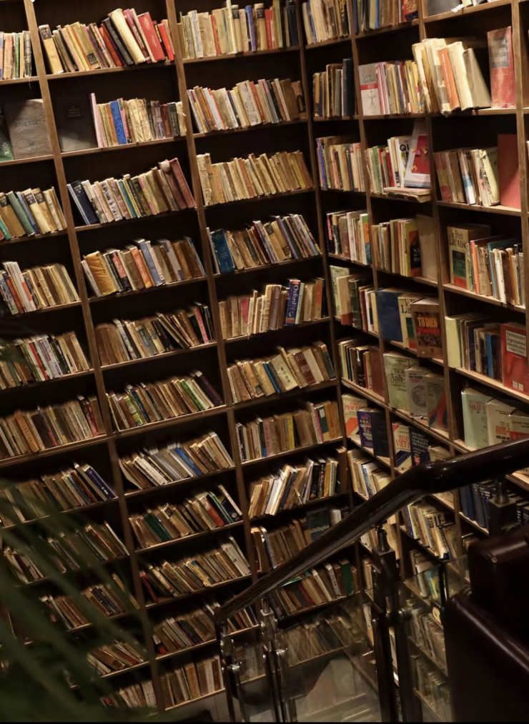 Lạc vào những quán cà phê có thư viện sách khổng lồ như phim hoạt hình Ghibli - 9