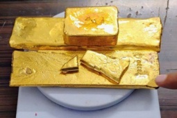 Media - Giấu 3,5kg vàng trị giá 7,5 tỷ đồng trên ôtô, 3 người bị bắt