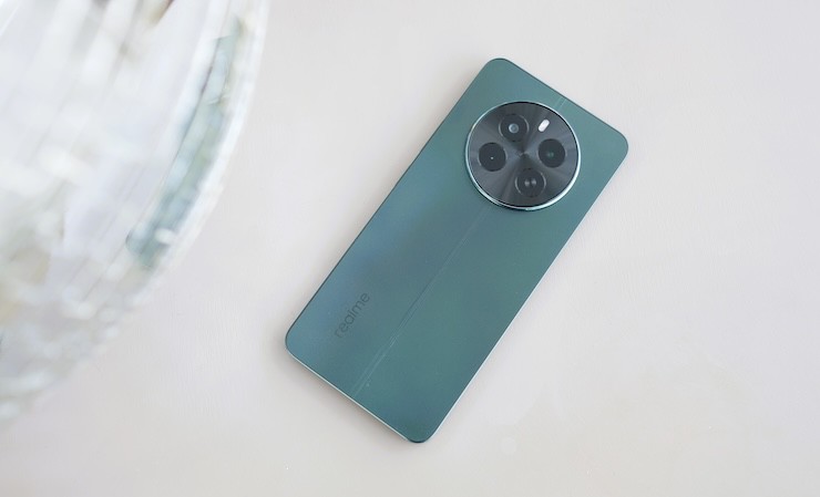 Realme 12 là tân binh của Realme trong tháng 8/2024.