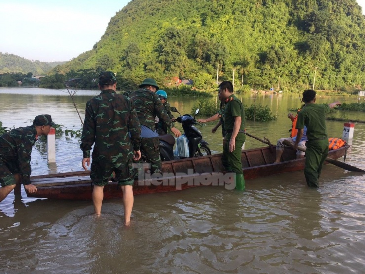 Nước sông Chảy dâng cao, nhiều xã ven sông Yên Bái, Lào Cai ngập lụt