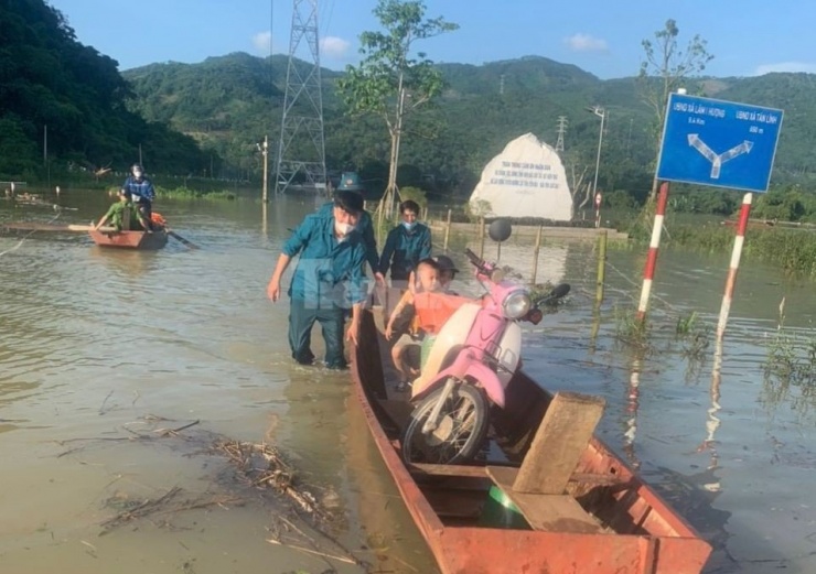 Ngập lụt nghiêm trọng xảy ra tại Yên Bái và Lào Cai do mưa lớn và xả lũ từ thủy điện