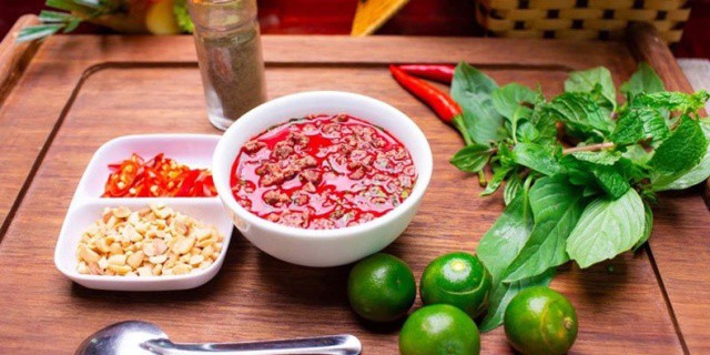 Tiết canh dê có thể mang mầm bệnh.