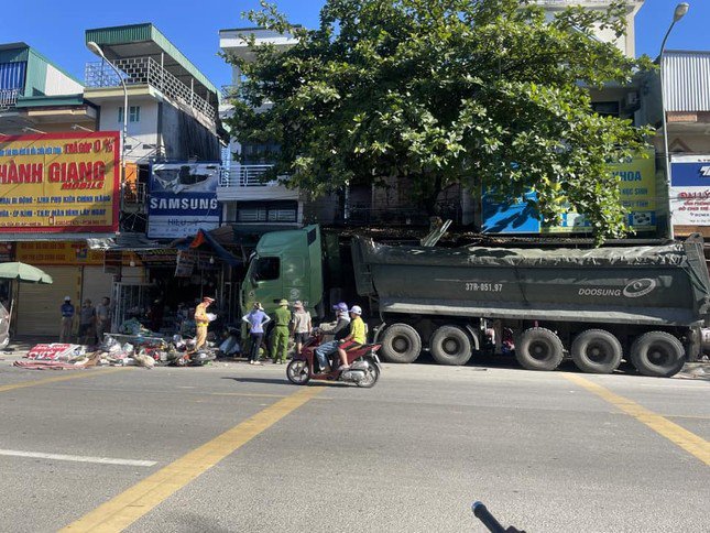 Vụ tai nạn giao thông nghiêm trọng ở Nghệ An khiến 1 người tử vong, 2 người bị thương