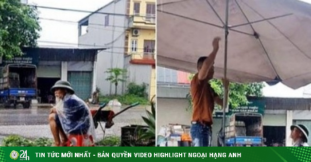 Thấy cụ già đội mưa bán rau, người đàn ông làm một việc cảm động