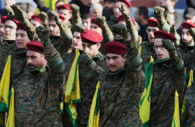 Các thành viên của lực lượng Hezbollah. Ảnh: Reuters