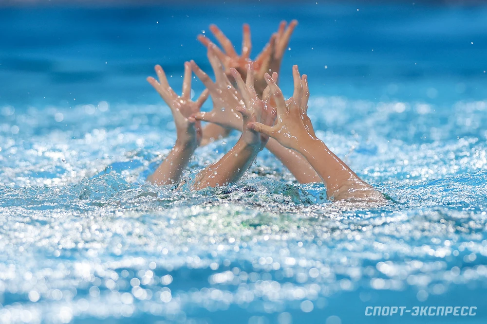 Bơi nghệ thuật thuộc nhóm môn thể thao yếm khí (aquarobics) khi thực thi động tác, buộc bạn phải nín thở. Chỉ một thành viên thực hiện hơi thở khi phải nín thở là sẽ mất đi tính cân đối trong bài biểu diễn.