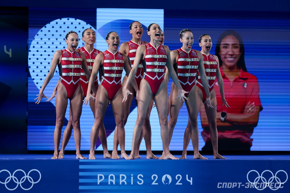 "Make up", làm đẹp, trang điểm trong bơi nghệ thuật là rất quan trọng để tôn vinh thêm vẻ đẹp của một thể thao đầy chất nghệ thuật dưới nước này.