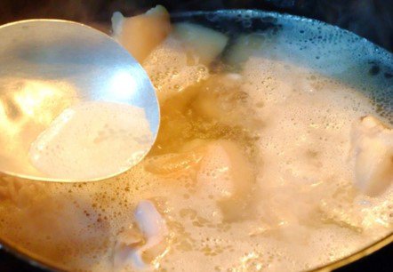 Đừng cho ngay xương vào nước để hầm, thêm vài bước, nước dùng vừa ngọt vừa trong - 2
