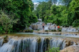 Du lịch - Thác nước ‘bậc thang’ cách Hà Nội hơn 100km, du khách đến chơi quên lối về