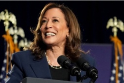 Với 99% phiếu ủng hộ, bà Kamala Harris chính thức là đối thủ của ông Trump