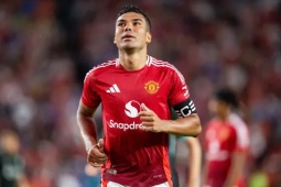 Bóng đá - Casemiro chơi tệ trước Liverpool và Arsenal, fan MU đòi tống khứ