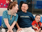 Thời trang - Vợ chồng Bảo Thy diện hàng hiệu trăm triệu đồng đi tàu điện