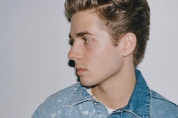 Kinh doanh - Cuộc sống của anh chàng sinh ra đã "ngậm thìa vàng": Ông nội là vua, ông ngoại là tỷ phú