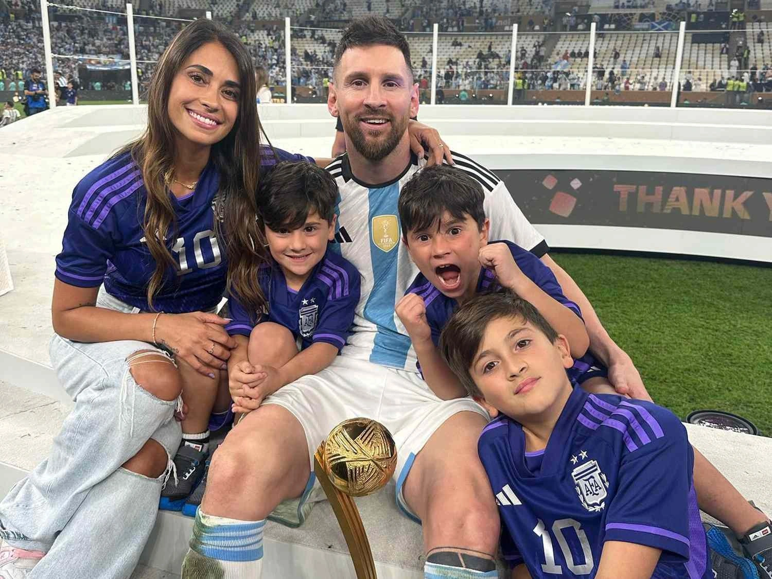 Gia đình hạnh phúc của Messi