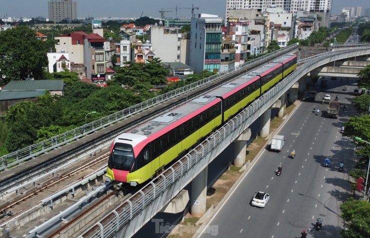 Khai trương tuyến tàu điện Nhổn - Ga Hà Nội: Người dân nô nức lên tàu trải nghiệm