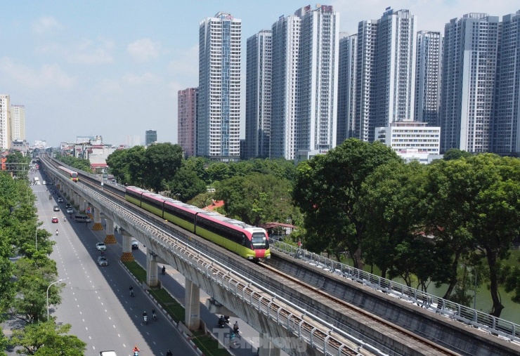 Khai trương tuyến tàu điện Nhổn - Ga Hà Nội: Người dân nô nức lên tàu trải nghiệm