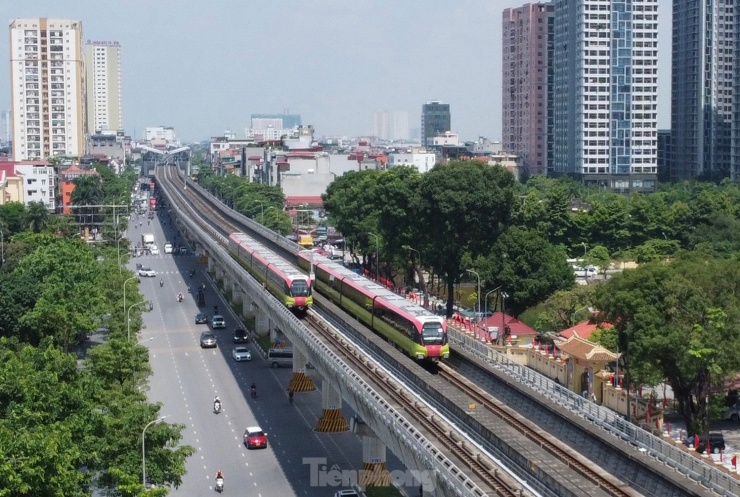 Khai trương tuyến tàu điện Nhổn - Ga Hà Nội: Người dân nô nức lên tàu trải nghiệm