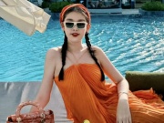 Thời trang - Lê Âu Ngân Anh khoe dáng trong chuyến đi biển cùng chồng con