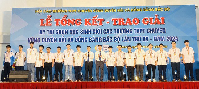 Hai anh em Trí Hiền và Trí Hậu đã không ngừng nỗ lực học tập.