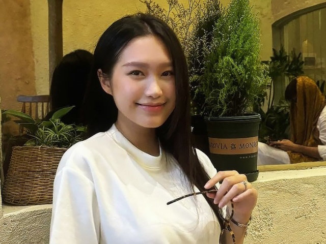 Vợ Đoàn Văn Hậu chăm dùng túi Louis Vuitton trăm triệu đồng